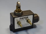 Изключвател Omron ZE-Q21-G Enclosed Switch Roller Plunger 15A